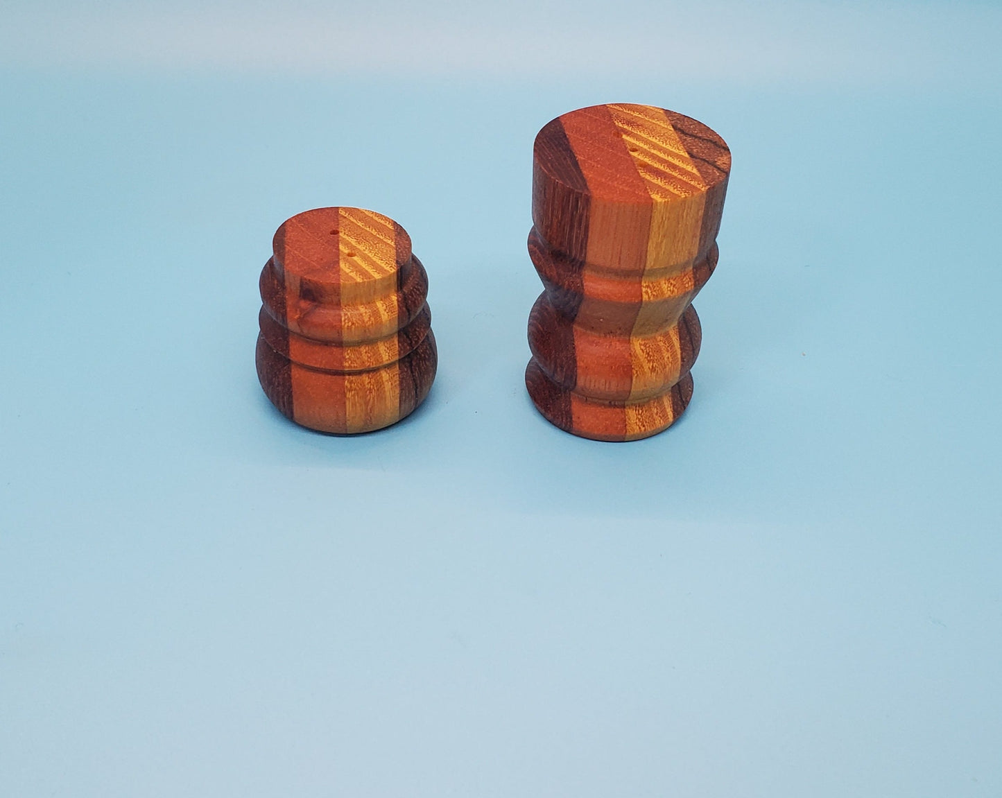 Small salt/pepper shakers