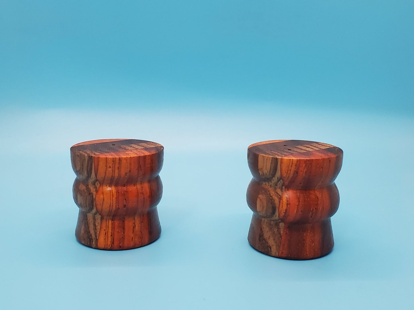 Small salt/pepper shakers