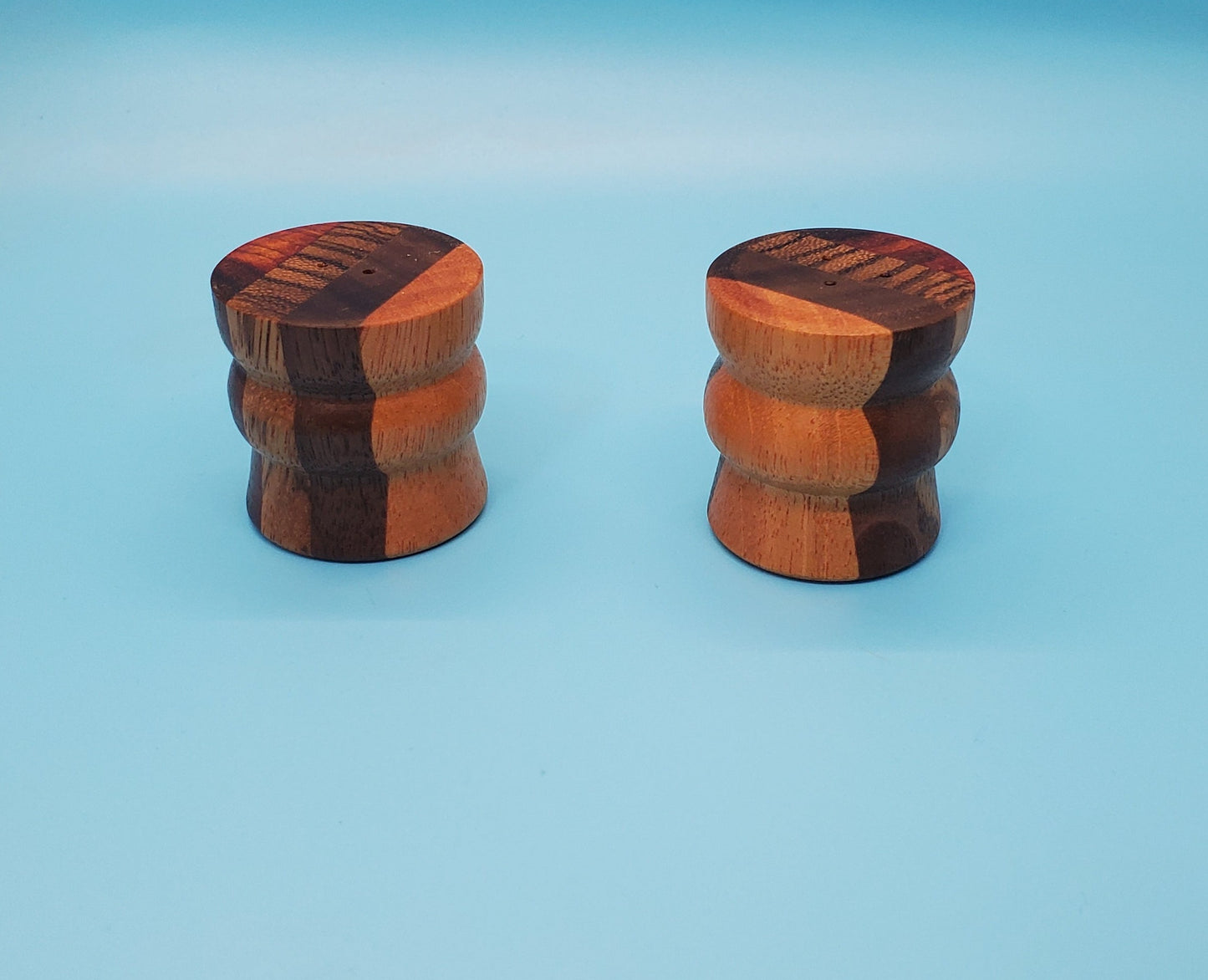 Small salt/pepper shakers